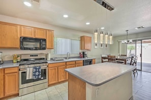 Interior - 2 Mi to State Farm Stadium! Family-friendly Home (Phoenix)