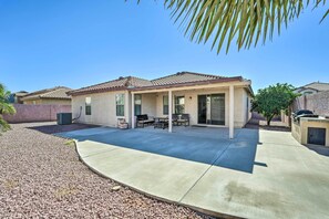 House (3 Bedrooms) | Interior - 2 Mi to State Farm Stadium! Family-friendly Home (Phoenix)