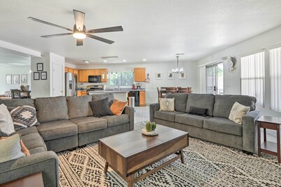 Phoenix Home w/ Patio, 2 Mi to State Farm Stadium