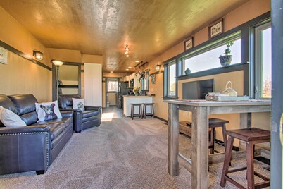 Updated Townhouse w/ Pergola, Walk to Downtown!