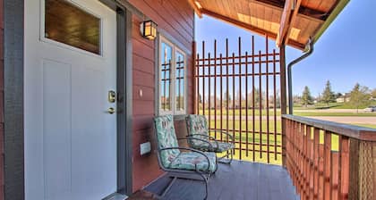Updated Townhouse w/ Pergola, Walk to Downtown!