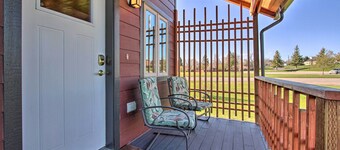 Updated Townhouse w/ Pergola, Walk to Downtown!
