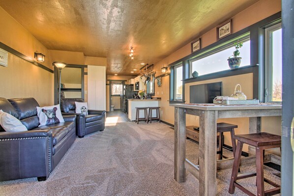 Apartment (2 Bedrooms) | Interior - Updated Townhouse w/ Pergola, Walk to Downtown! (Choteau)