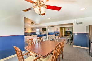 Dining - Relaxing Surfside Bunkhouse - Walk to the Beach! (Freeport)