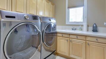 Rumah (4 Bedrooms) | Interior