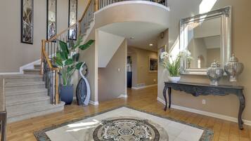 House (4 Bedrooms) | Interior