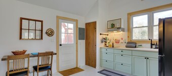 Cozy Catskills Tiny Home ~ 3 Mi to Bethel Woods!