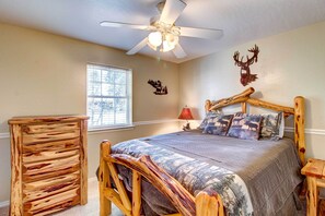 House (3 Bedrooms) | Interior - Winter Hikes & Ice Fishing Fun: Cozy Show Low Home (Show Low)