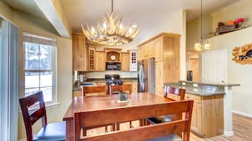 House (3 Bedrooms) | Interior