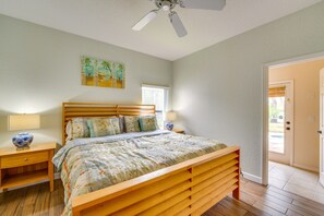 4 bedrooms, laptop workspace, free cribs/infant beds, bed sheets