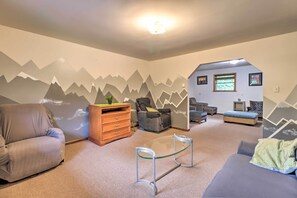 House (6 Bedrooms) | Interior