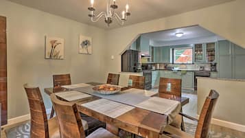 House (6 Bedrooms) | Interior