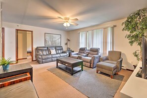 House (6 Bedrooms) | Interior - Spacious Tobyhanna Family Home: Pool/beach Access! (Tobyhanna)