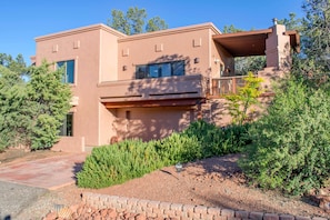 A modern two-story house with a flat roof, a balcony, and a stone retaining wall. - Furnished Patio & Views: West Sedona House! (Sedona)