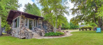 Upscale Earl Young Charlevoix Cottage w/ Deck!