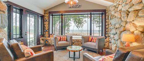 Cottage (2 Bedrooms) | Front of property