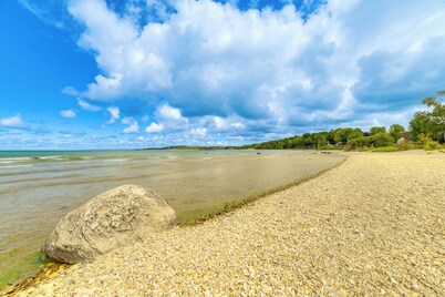 Upscale Earl Young Charlevoix Cottage w/ Deck!