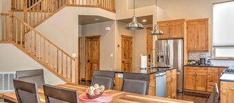 Modern Moab Townhome w/ Private Hot Tub & Patio!