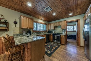 House (3 Bedrooms) | Private kitchen | Microwave, oven, stovetop, dishwasher