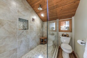 Bathroom - Well-appointed Alto Cabin w/ Fire Pit & Pool Table (Alto)