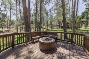 Terrace/patio - Well-appointed Alto Cabin w/ Fire Pit & Pool Table (Alto)