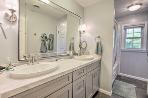 A bathroom with two sinks, a large mirror, and a window. - Family-friendly Getaway w/ Fire Pit & 2 Kayaks! (Bridgewater)