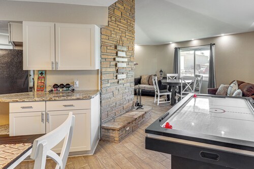 3 Mi to Lake Havasu: Family Home w/ Game Room
