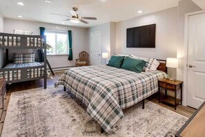 6 Schlafzimmer, Bügeleisen/Bügelbrett, kostenlose Babybetten, Bettwäsche