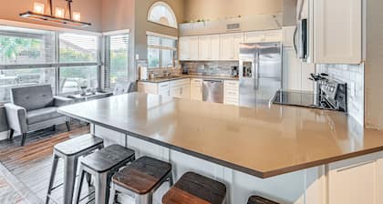 Heated Pool & Patio: Tempe Retreat Near Hiking!