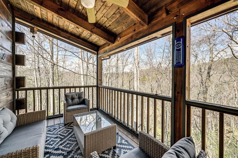 Bryson City Cabin w/ Hot Tub, Views & Pool Table! - Cowee, NC