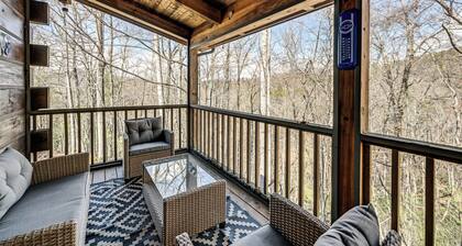 Bryson City Cabin w/ Hot Tub, Views & Pool Table!