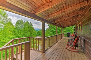 Front of property - Bryson City Cabin w/ Hot Tub, Views & Pool Table! (Bryson City)