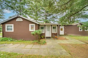 Interior - Walk to Beach & Lake: Idyllic Escape in Edinboro! (Edinboro)