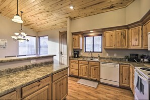 House (3 Bedrooms) | Private kitchen