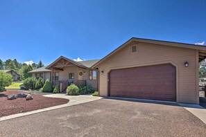 Exterior - Sunny Show Low Home: Deck, BBQ & Golf Course Views (Show Low)