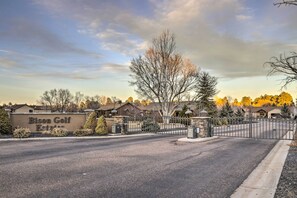 Property grounds - Sunny Show Low Home: Deck, BBQ & Golf Course Views (Show Low)