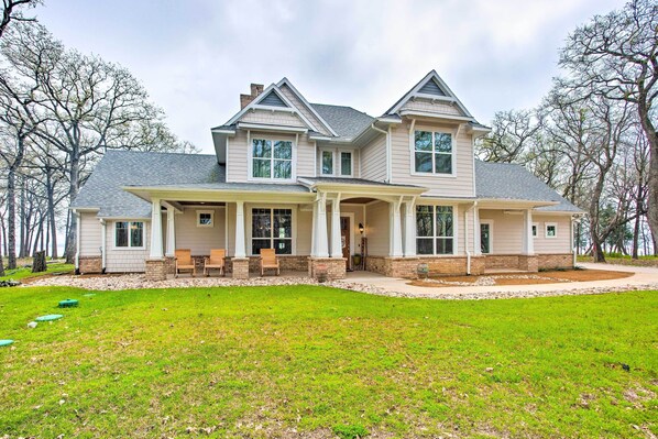 House (4 Bedrooms) | Exterior