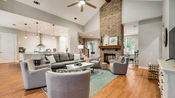 House (4 Bedrooms) | Interior