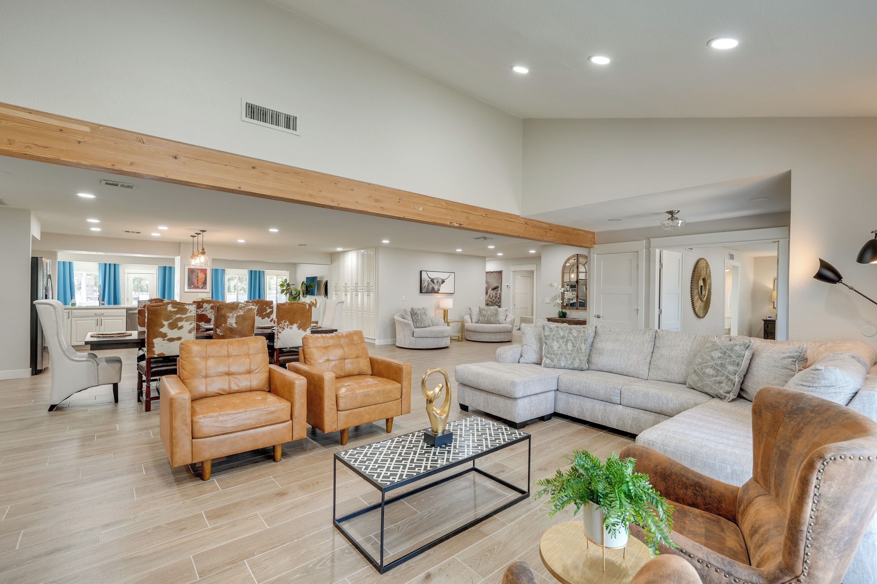 House (5 Bedrooms) | Front of property