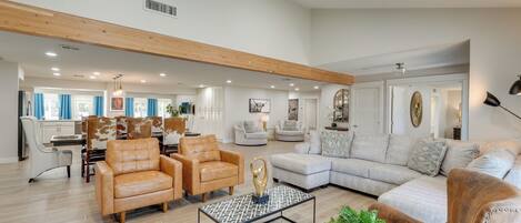 House (5 Bedrooms) | Front of property