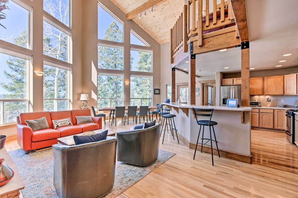 Spacious Angel Fire Home w/ Deck & Resort Perks! - Cimarron, NM