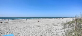 Walk to Beach: North Myrtle Condo!