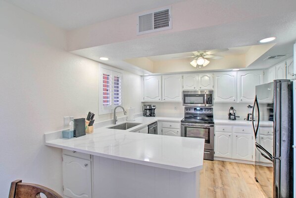 Apartment (1 Bedroom) | Interior - Resort Perks, Course Views: Paradise Valley Condo! (Phoenix)