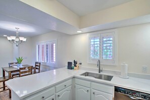 Apartment (1 Bedroom) | Interior - Resort Perks, Course Views: Paradise Valley Condo! (Phoenix)