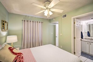 Apartment (2 Bedrooms) | Interior - Cozy Beachfront Escape w/ Pool & Gulf Access! (Gulf Shores)