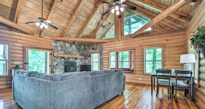 Rustic Woodville Getaway With Pool & Guest House