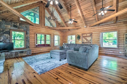 Rustic Woodville Getaway With Pool & Guest House