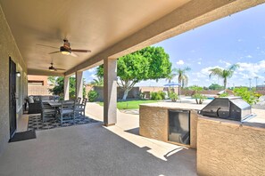 House (5 Bedrooms) | Interior