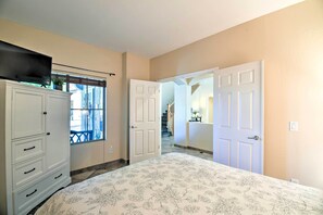 House (5 Bedrooms) | Interior