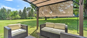 Stylish Suburban Getaway, 10 Miles to Royal Mtn!